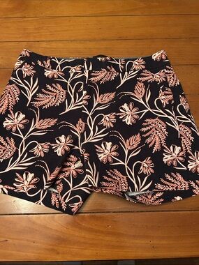 Banana Republic Floral Print Tailored Shorts Size 4 Navy Pink